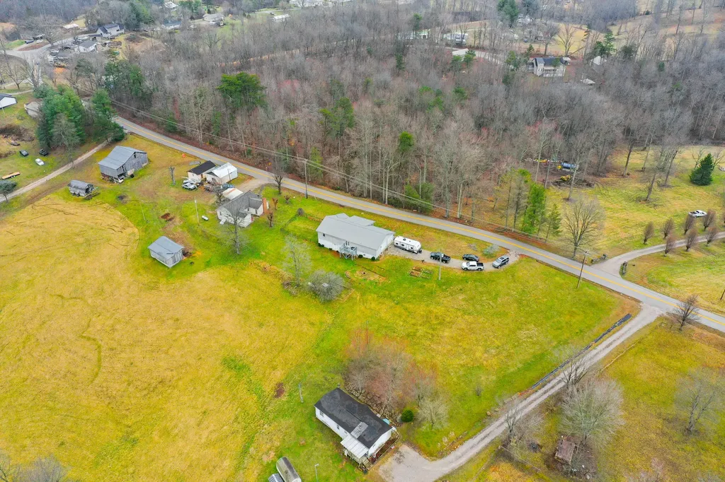 1484 W Pine Hill Road London KY 40744