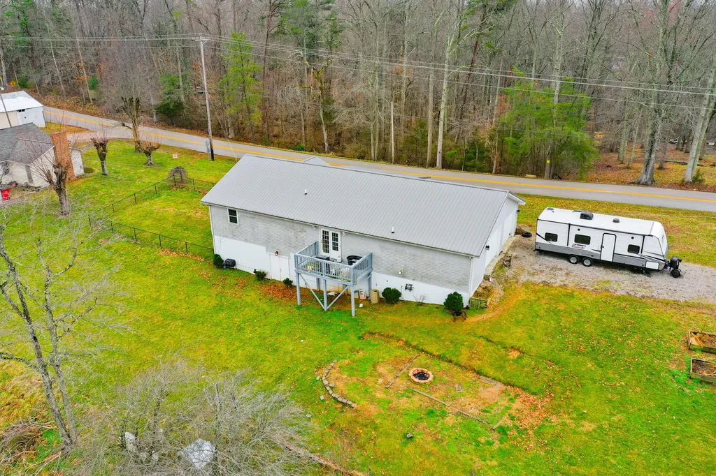 1484 W Pine Hill Road London KY 40744