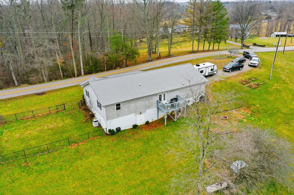 1484 W Pine Hill Road London KY 40744