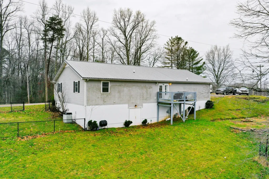 1484 W Pine Hill Road London KY 40744