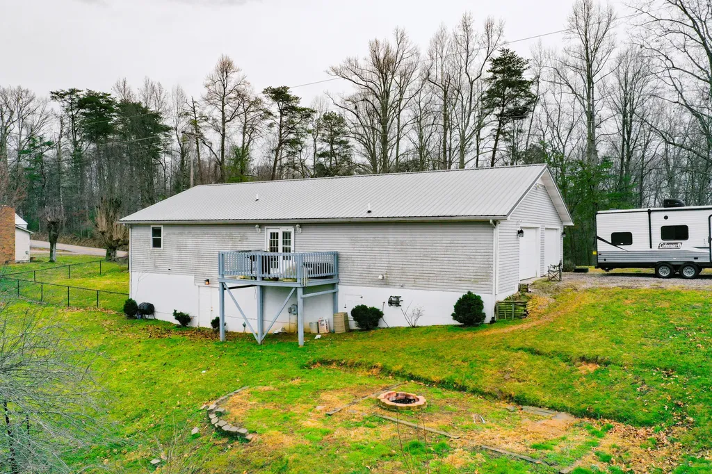 1484 W Pine Hill Road London KY 40744