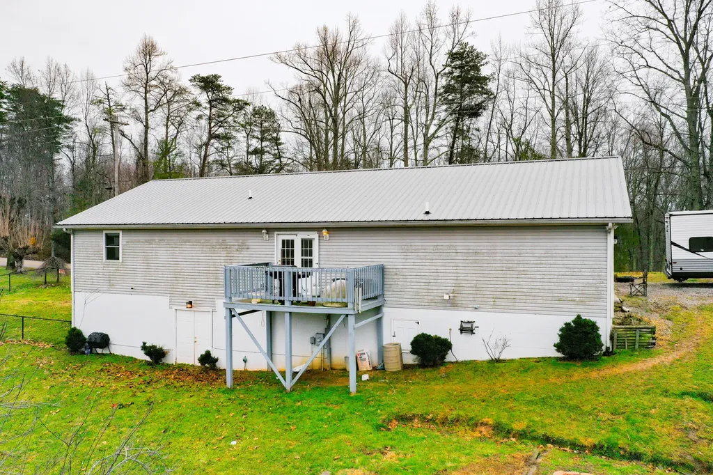 1484 W Pine Hill Road London KY 40744