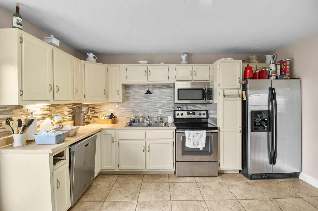 1484 W Pine Hill Road London KY 40744