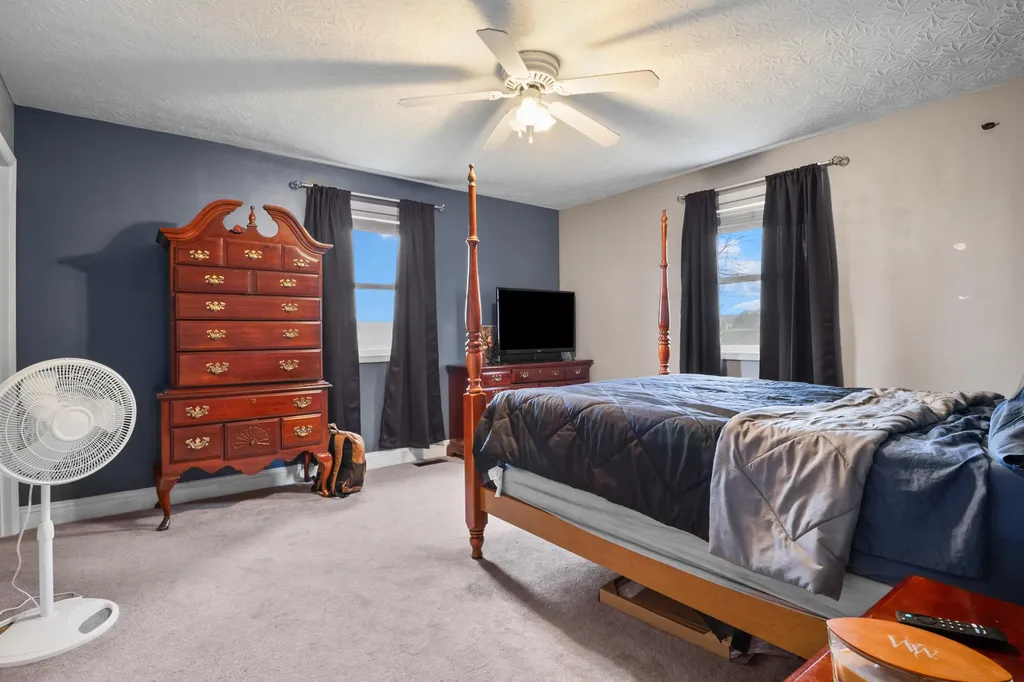 1484 W Pine Hill Road London KY 40744