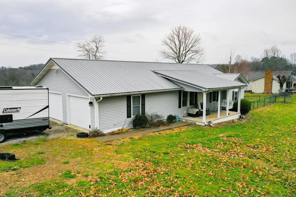 1484 W Pine Hill Road London KY 40744