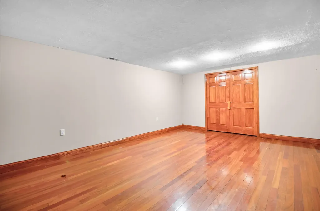 1484 W Pine Hill Road London KY 40744