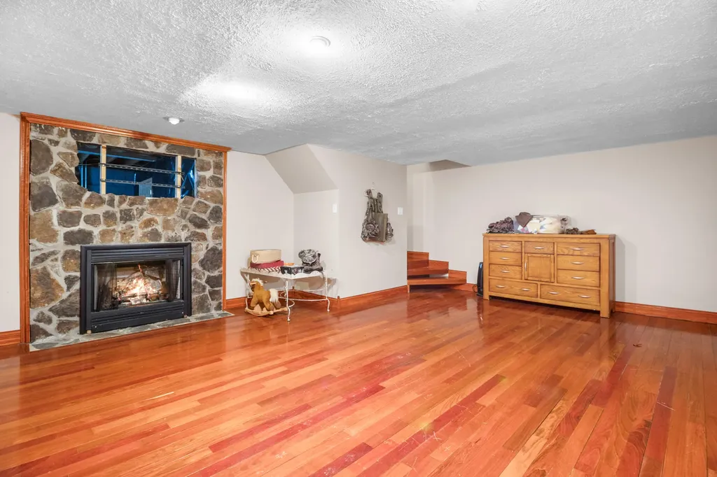 1484 W Pine Hill Road London KY 40744