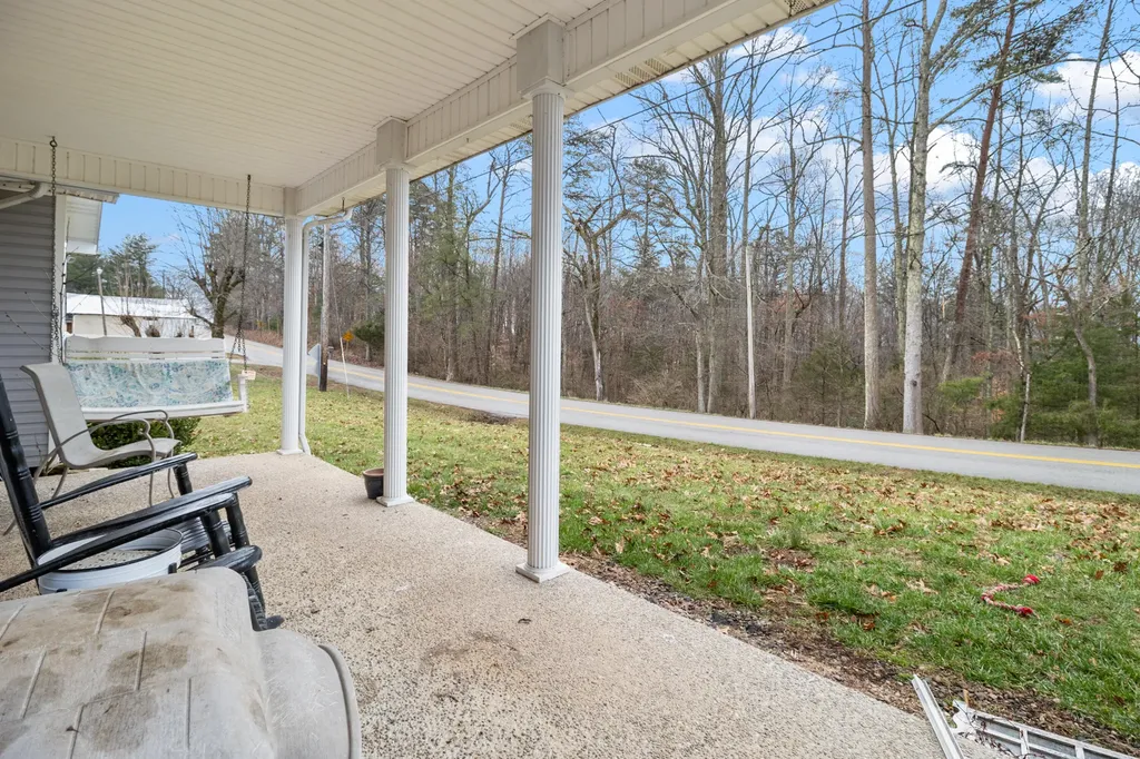 1484 W Pine Hill Road London KY 40744