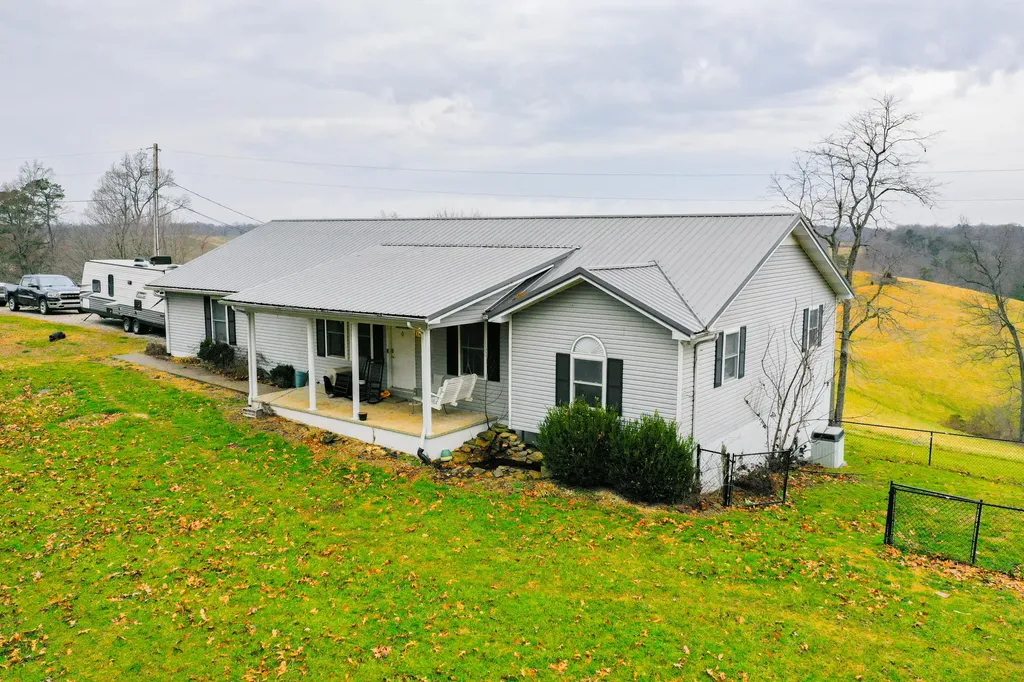 1484 W Pine Hill Road London KY 40744