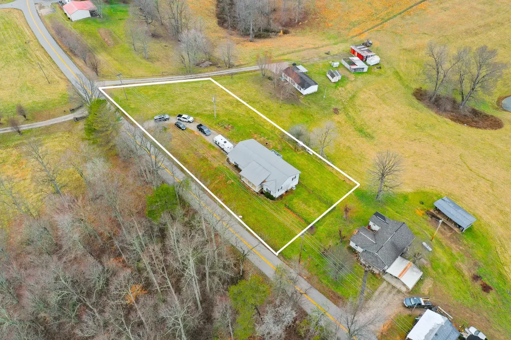 1484 W Pine Hill Road London KY 40744