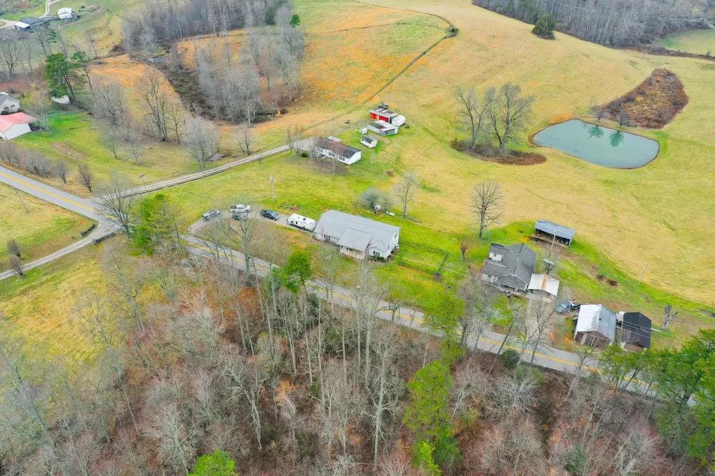 1484 W Pine Hill Road London KY 40744