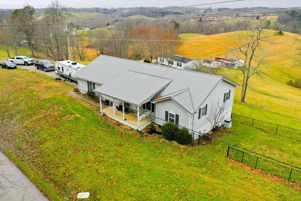 1484 W Pine Hill Road London KY 40744
