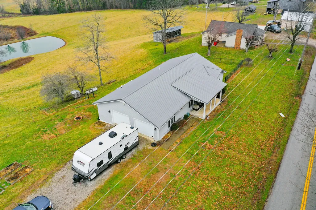 1484 W Pine Hill Road London KY 40744