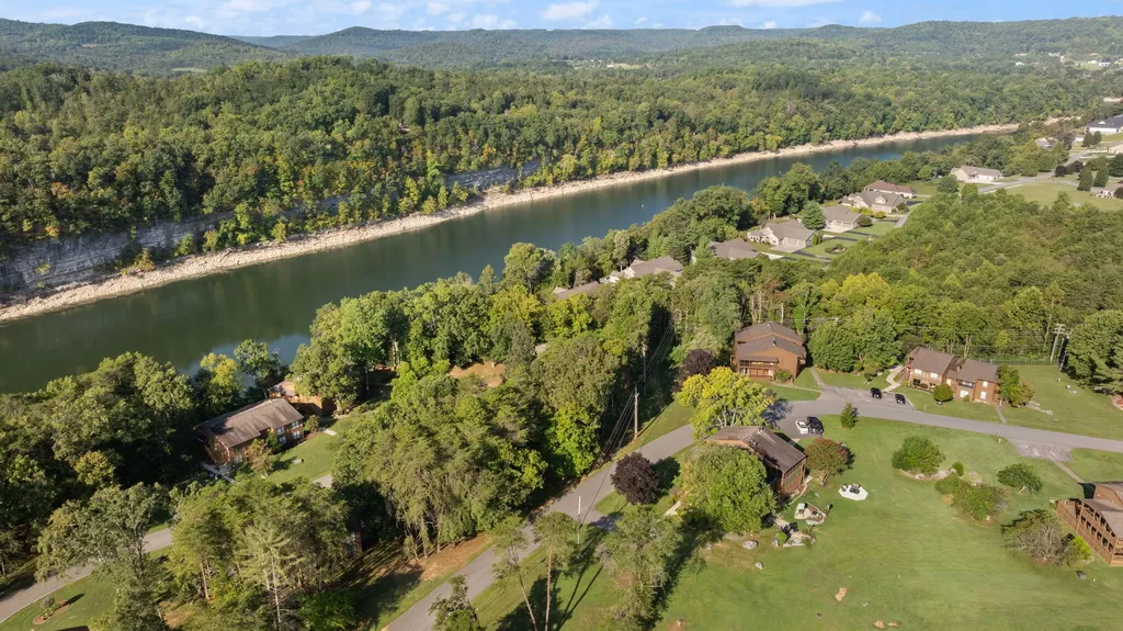 74 Woodson Bend Resort Bronston KY 42518