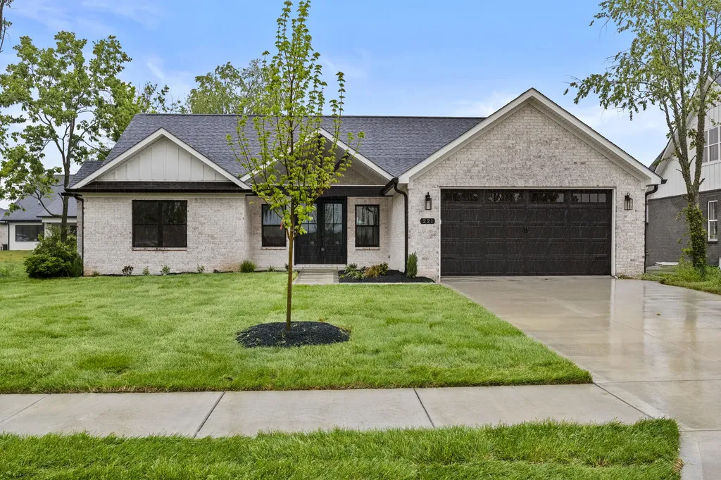 221 Madison Avenue Nicholasville KY 40356