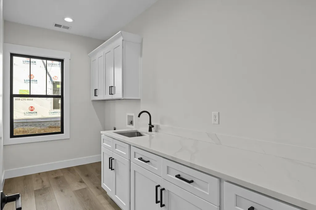 221 Madison Avenue Nicholasville KY 40356