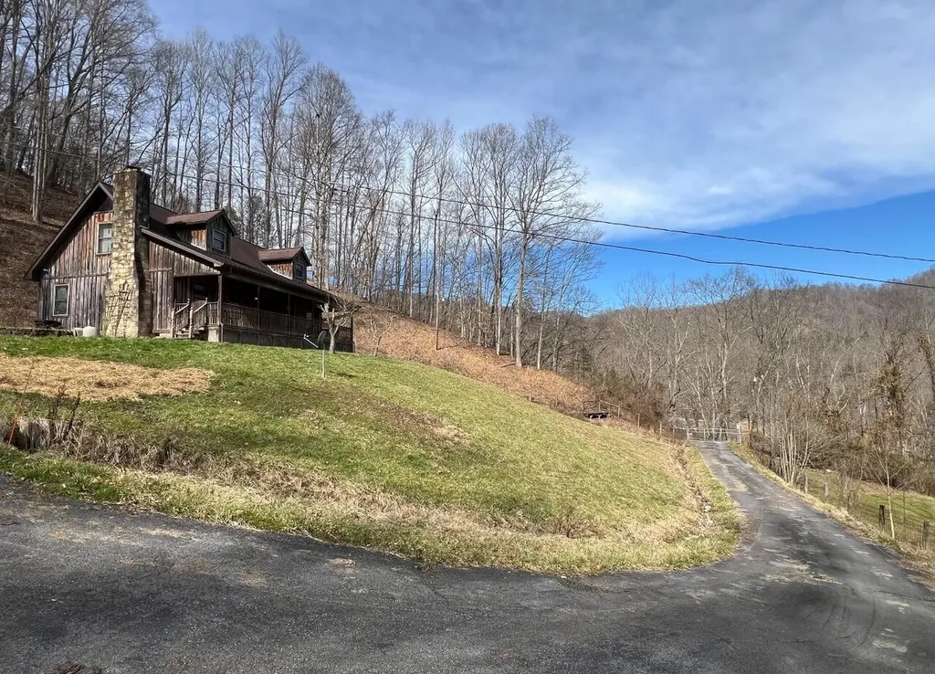 2674 Kentucky 221 Pineville KY 40977