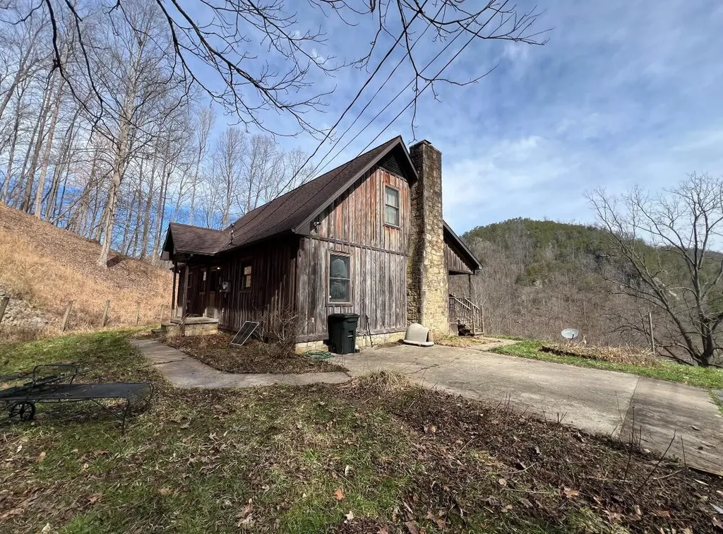 2674 Kentucky 221 Pineville KY 40977