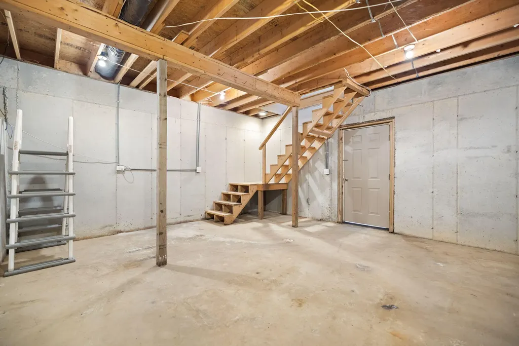 144 Ky-1809 Bryants Store KY 40921
