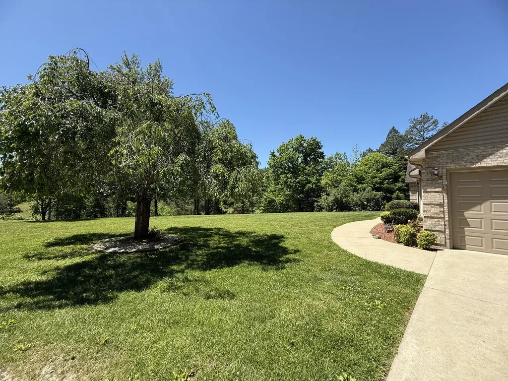 144 Ky-1809 Bryants Store KY 40921