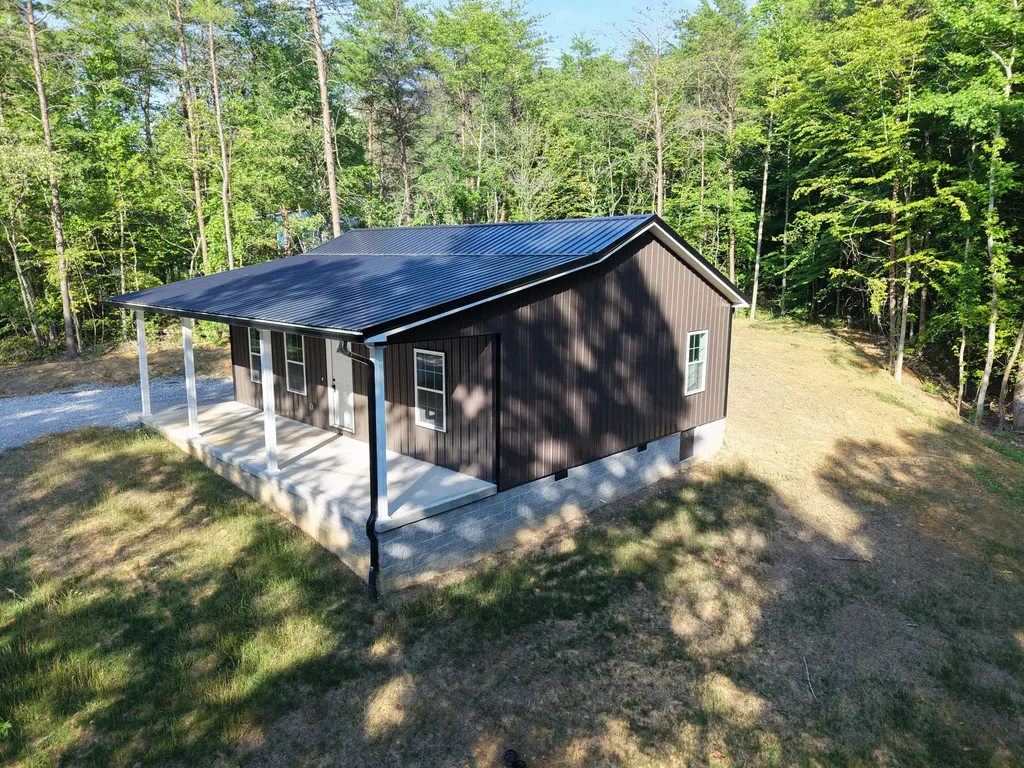 821 Pine Tree Road Nancy KY 42544