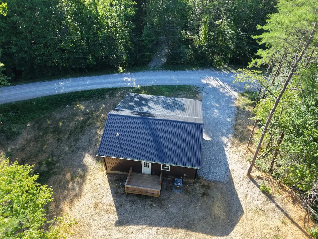 821 Pine Tree Road Nancy KY 42544