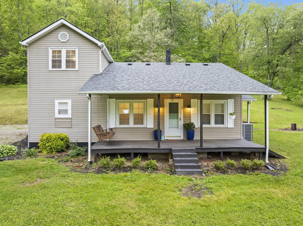 11 Congleton Hollow Road Mckee KY 40447
