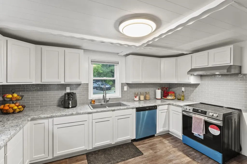 11 Congleton Hollow Road Mckee KY 40447