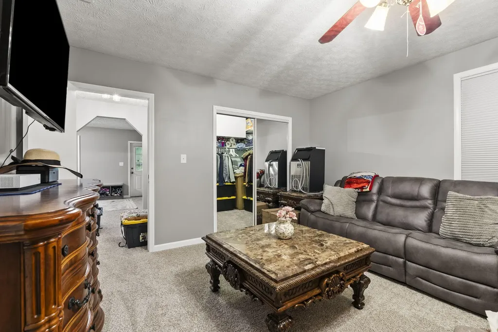 11 Congleton Hollow Road Mckee KY 40447