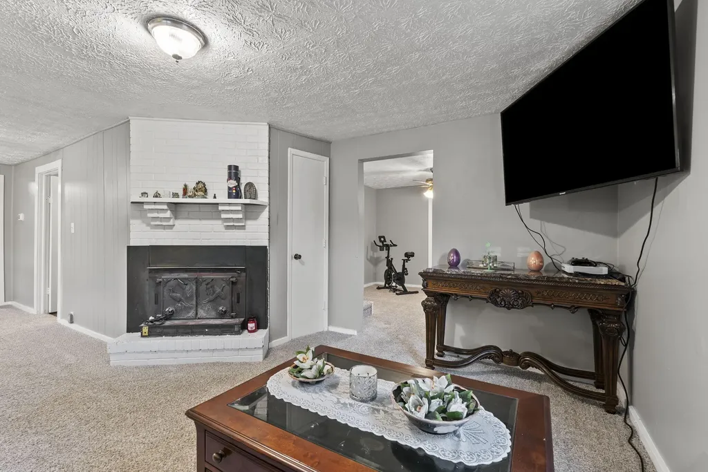 11 Congleton Hollow Road Mckee KY 40447