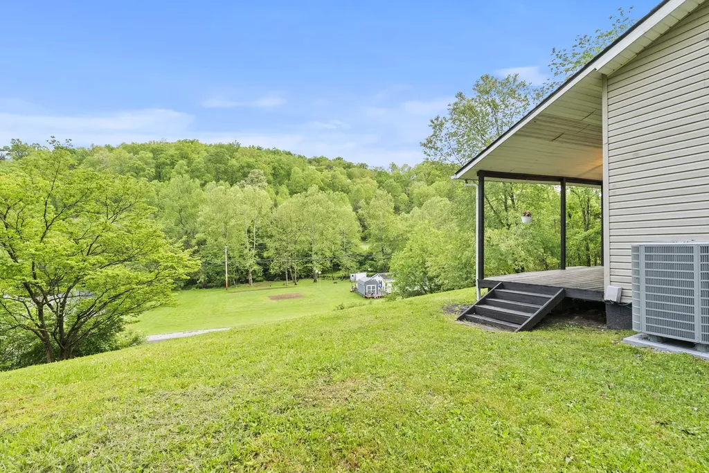 11 Congleton Hollow Road Mckee KY 40447