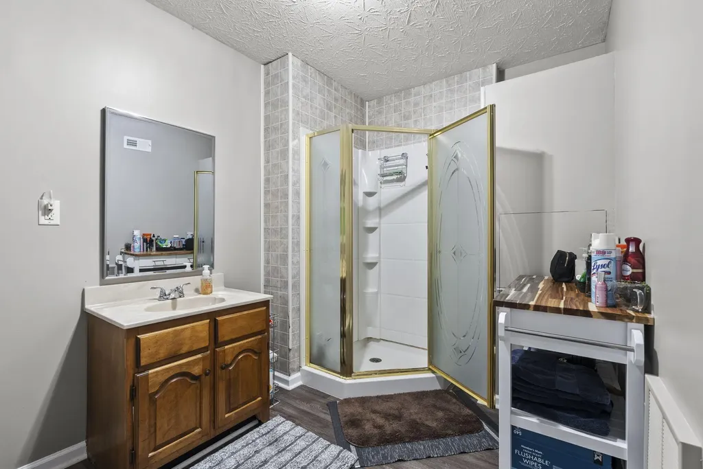 11 Congleton Hollow Road Mckee KY 40447