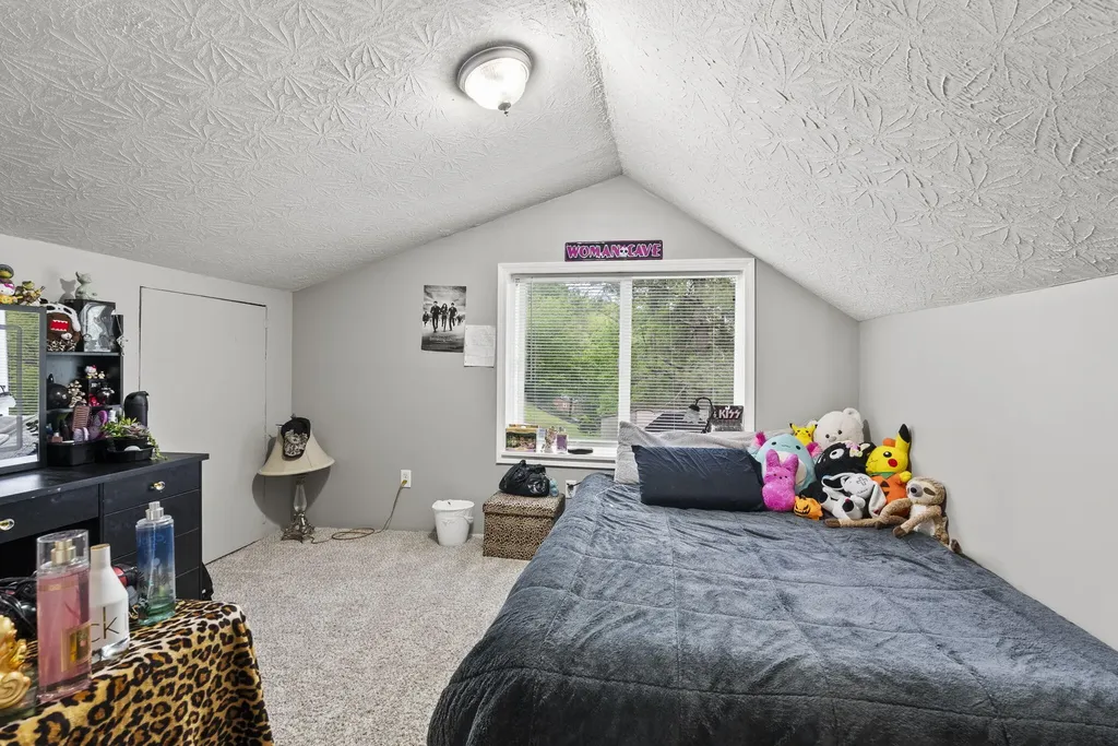 11 Congleton Hollow Road Mckee KY 40447