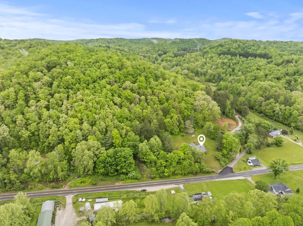11 Congleton Hollow Road Mckee KY 40447