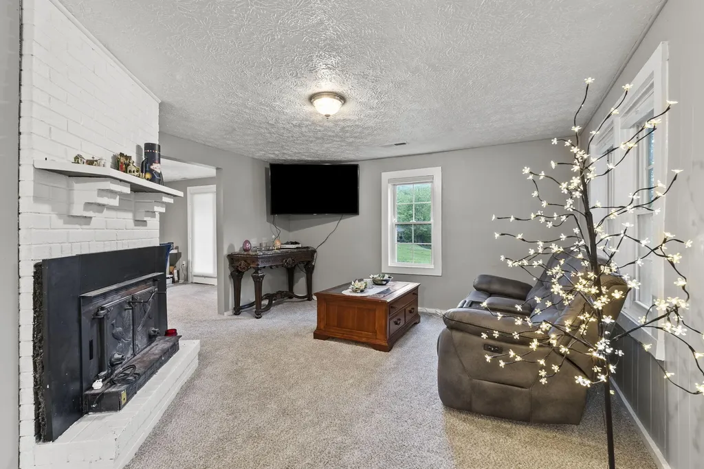 11 Congleton Hollow Road Mckee KY 40447