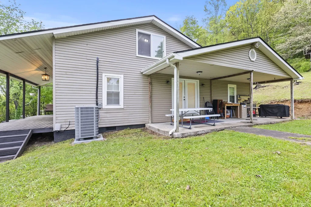 11 Congleton Hollow Road Mckee KY 40447