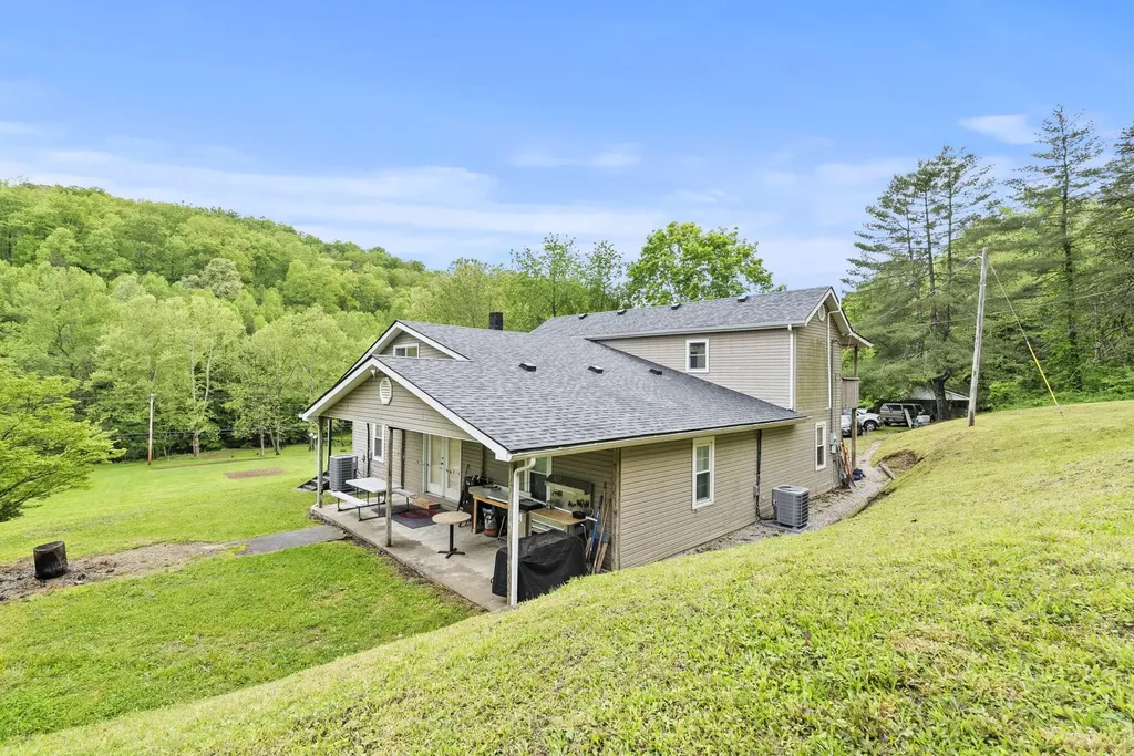 11 Congleton Hollow Road Mckee KY 40447