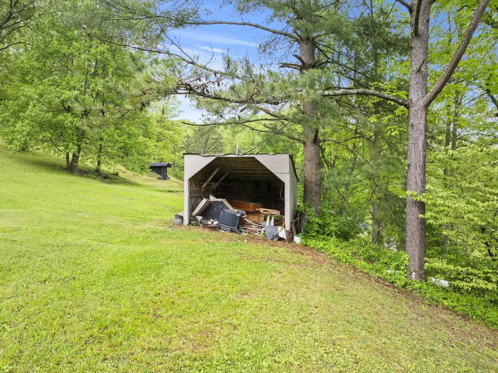 11 Congleton Hollow Road Mckee KY 40447