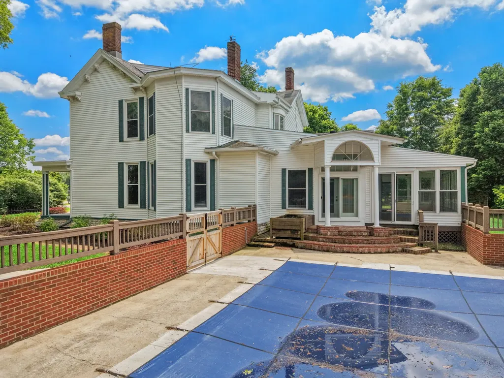 1253 Millersburg Road Paris KY 40361