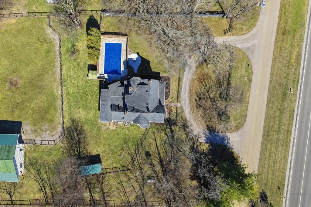 1253 Millersburg Road Paris KY 40361