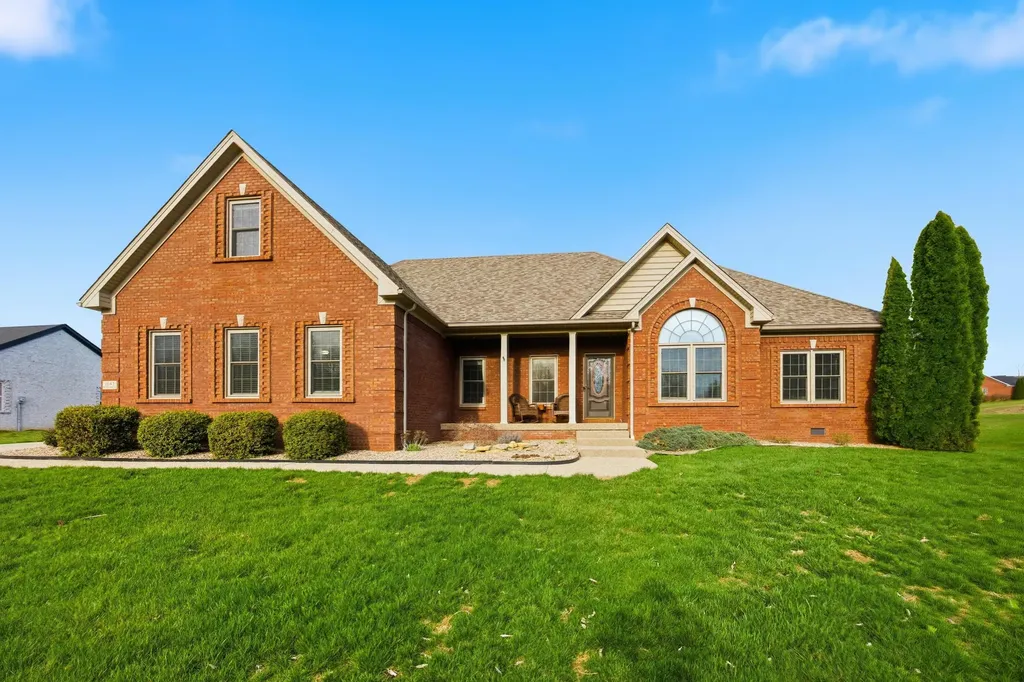 1045 Scenic Garden Lawrenceburg KY 40342