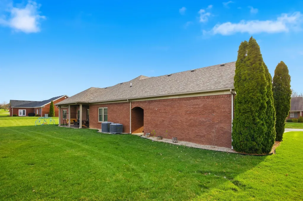 1045 Scenic Garden Lawrenceburg KY 40342