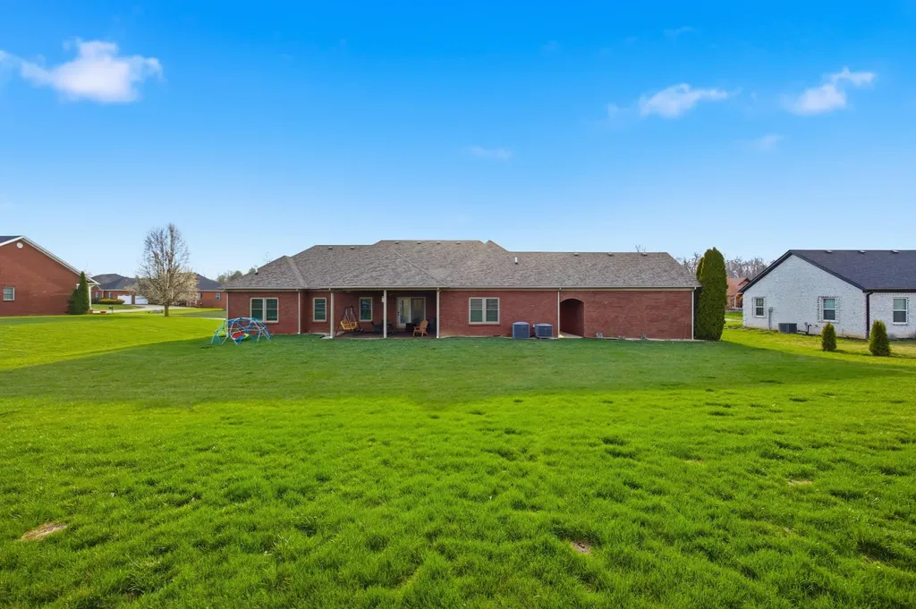 1045 Scenic Garden Lawrenceburg KY 40342