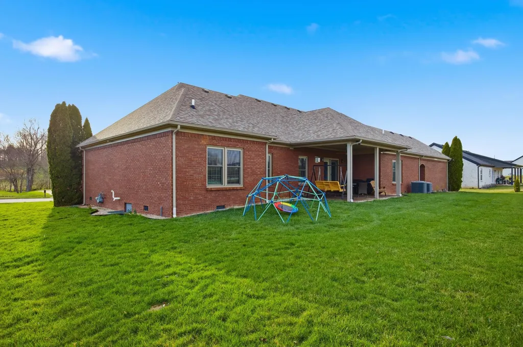 1045 Scenic Garden Lawrenceburg KY 40342