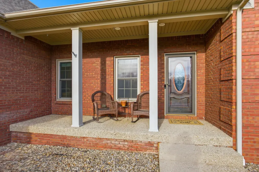 1045 Scenic Garden Lawrenceburg KY 40342