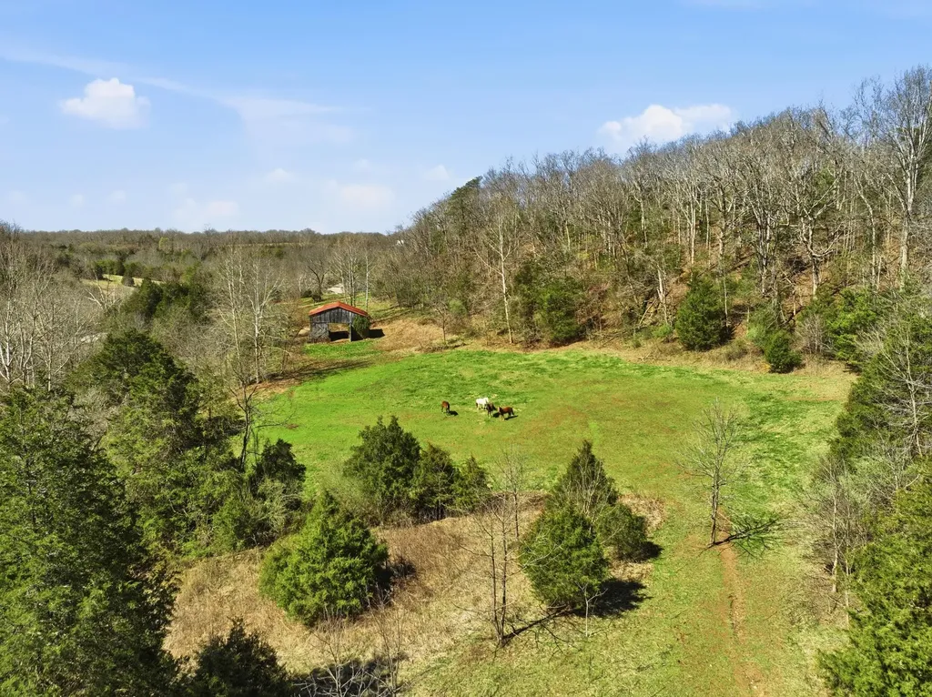 9098 Winchester Road Irvine KY 40336