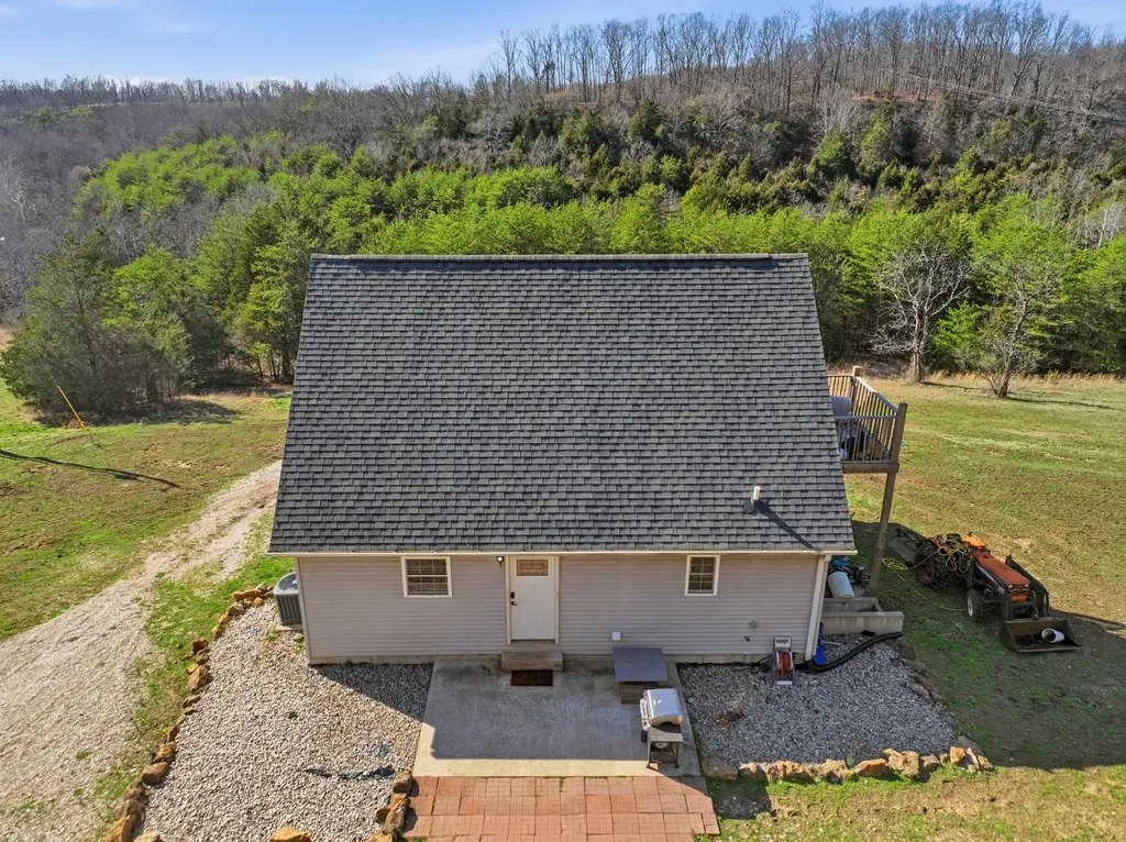 9098 Winchester Road Irvine KY 40336