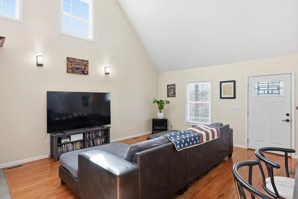 9098 Winchester Road Irvine KY 40336