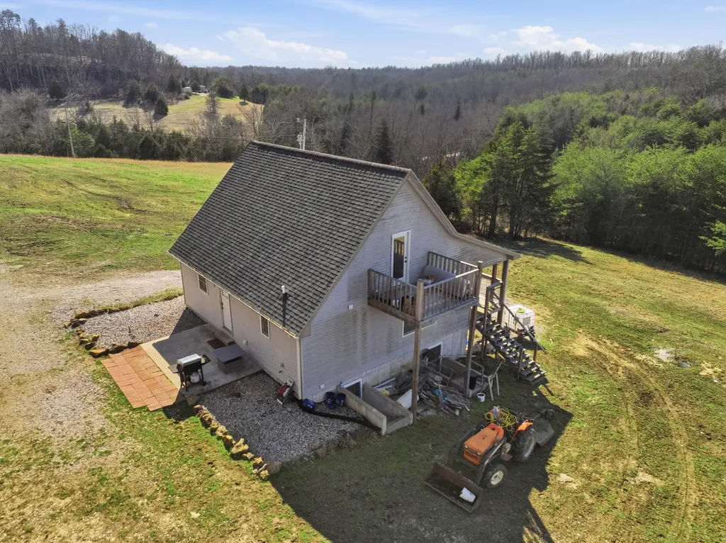 9098 Winchester Road Irvine KY 40336