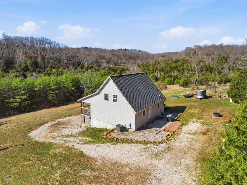 9098 Winchester Road Irvine KY 40336